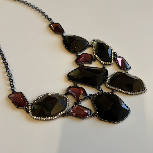 Statement necklace chunky design with sparkly beads 
Free with purchase - Picture 2 of 4